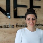 Auf den ZUG gekommen: NEF-Absolventin & Lokführerin Gamze Dalay im Interview