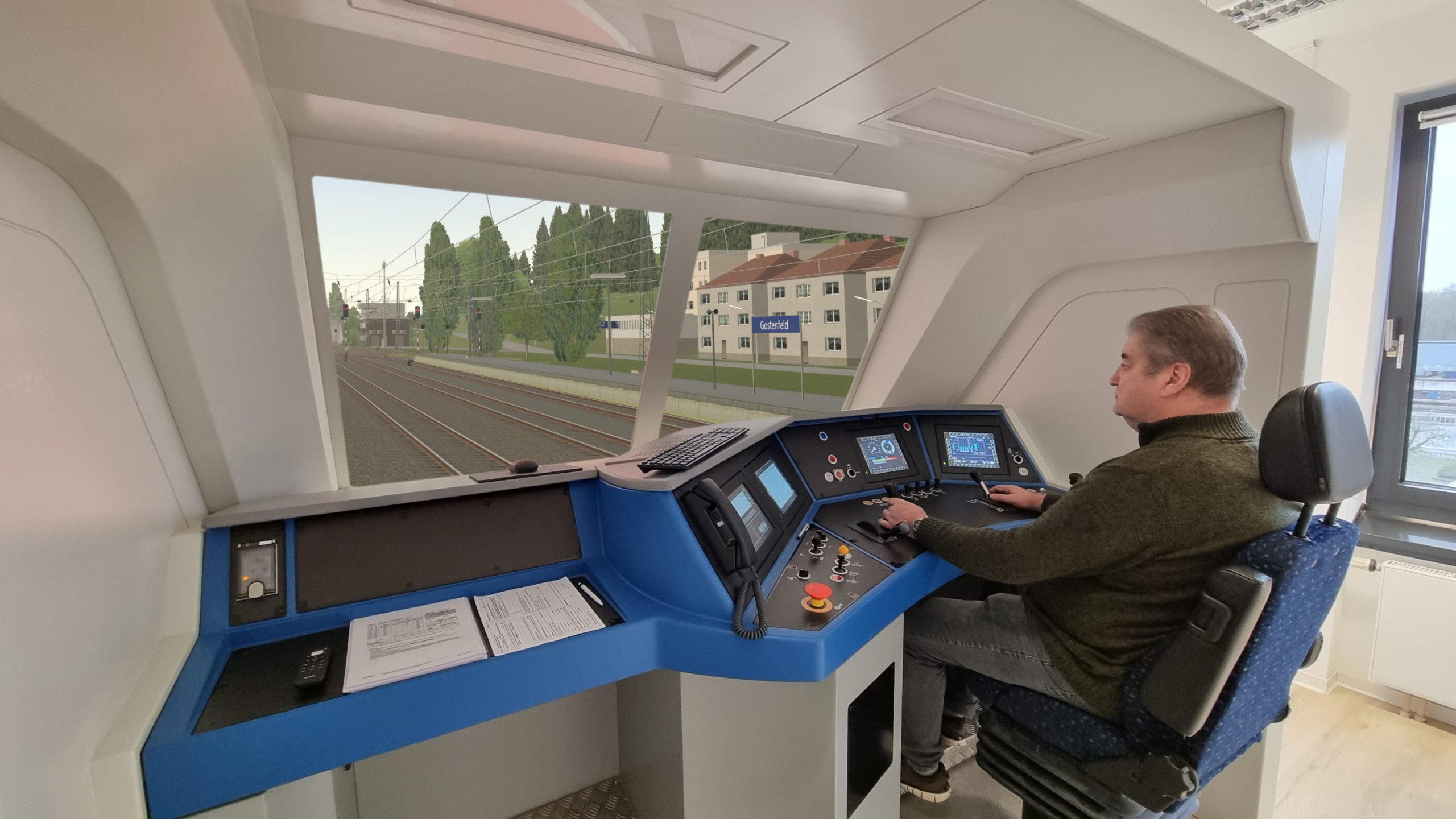 Pressemitteilung: Weltweit erster Dual Mode Simulator für Siemens Vectron Lokomotiven geht in Osnabrück in Betrieb