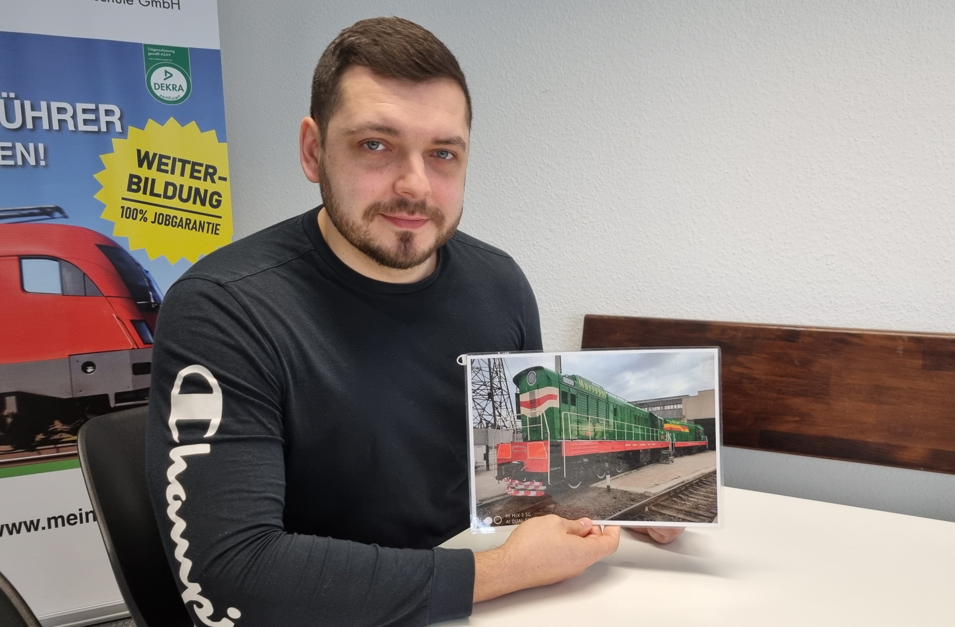 You are currently viewing Von Herzen Eisenbahner: Andrii Romanenko und sein langer Weg von Mariupol zur Deutschen Bahn